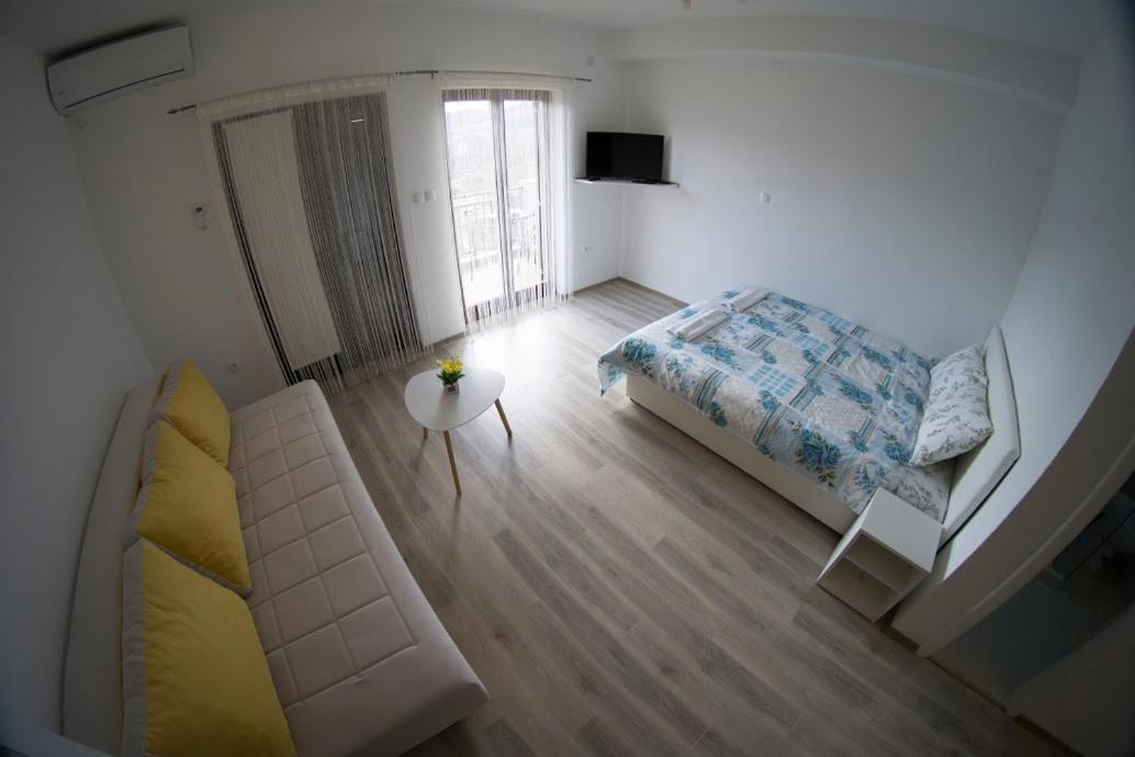 Apartmani Ivkovic+ 特雷比涅 外观 照片